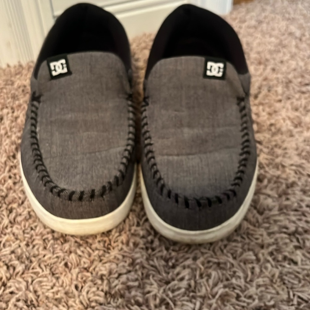 DC slip on men Sz 11 grey/black good condition